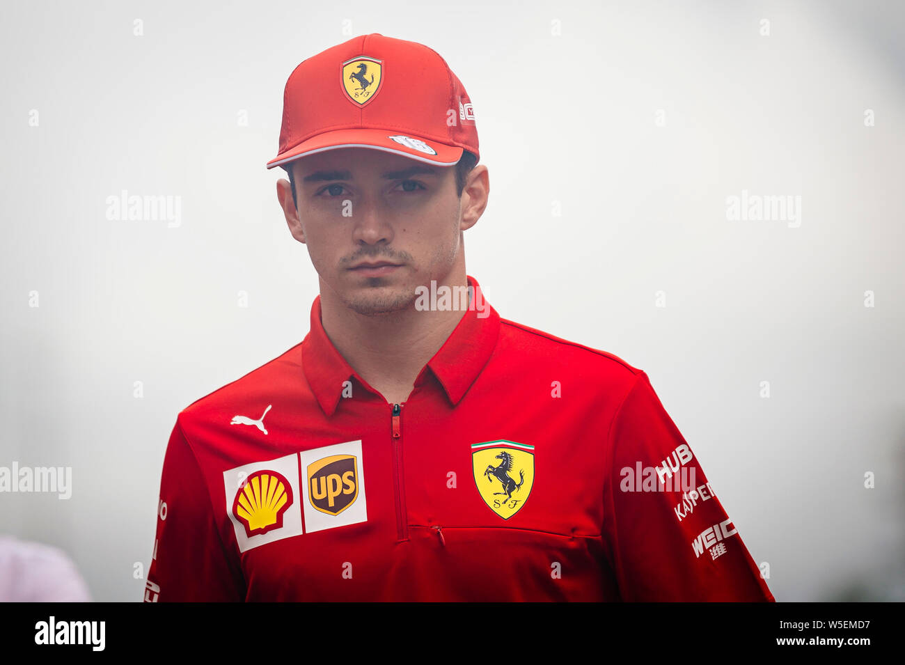 Hockenheim, Germania. 28 Luglio, 2019. La Scuderia Ferrari il pilota Monegasco Charles Leclerc passeggiate attraverso il paddock dopo il crash al di fuori del tedesco F1 Grand Prix gara. Credito: SOPA Immagini limitata/Alamy Live News Foto Stock
