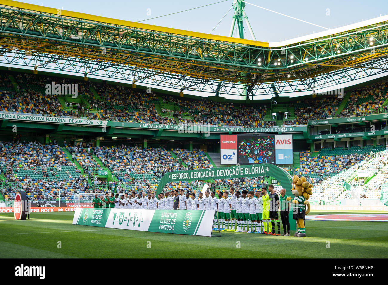 Lisbona, Portogallo. 28 Luglio, 2019. Team sportivo 2019/2020 presentazione ai tifosi prima della finale di Pre-Season cinque violini 2019 Trofeo partita di calcio tra Sporting CP vs Valencia CF.(punteggio finale: Sporting CP 1 - 2 Valencia CF) Credito: SOPA Immagini limitata/Alamy Live News Foto Stock
