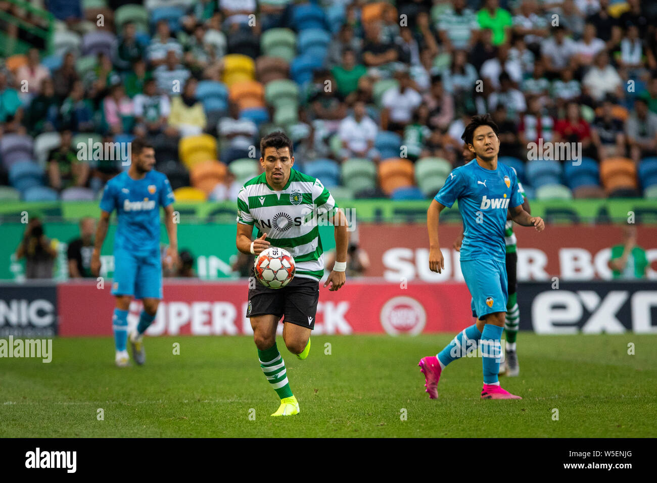 Lisbona, Portogallo. 28 Luglio, 2019. Marcos Acuna di Sporting CP in azione durante la finale di Pre-Season cinque violini 2019 Trofeo partita di calcio tra Sporting CP vs Valencia CF. (Punteggio finale: Sporting CP 1 - 2 Valencia CF) Credito: SOPA Immagini limitata/Alamy Live News Foto Stock