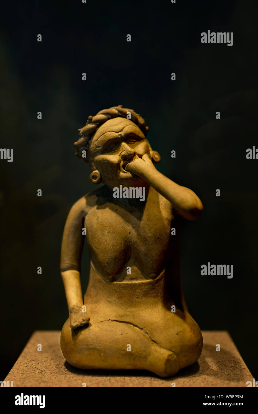 Maya (femminile rappresentazioni umane) figura in ceramica. Il Museo Nazionale di Antropologia, Città del Messico, CDMX, Messico Foto Stock