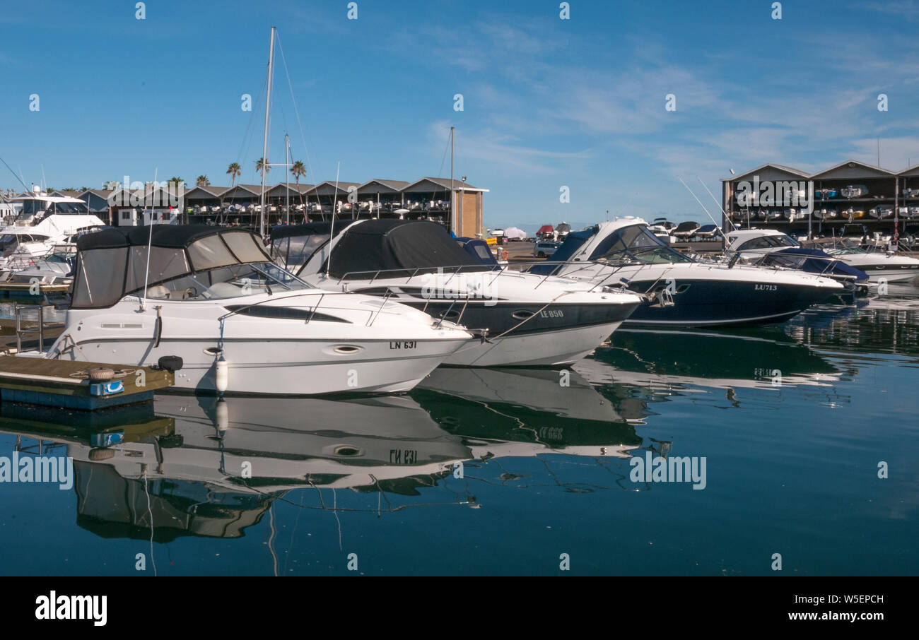 Lancia ormeggiata presso il St Kilda Marina sulla spianata di St Kilda, un mare di Melbourne Foto Stock