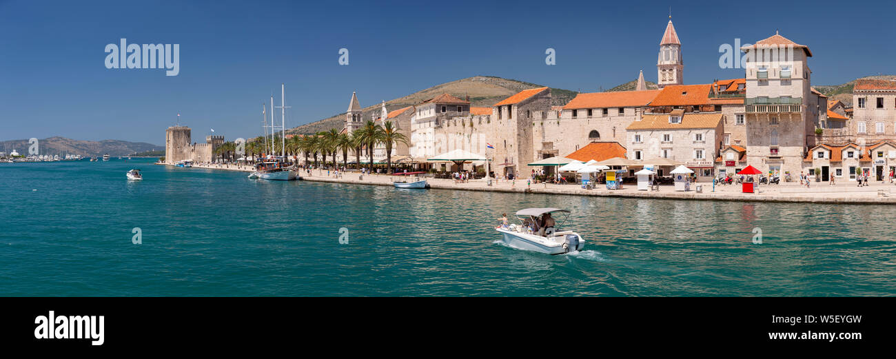 Vista panoramica di Trogir sulla costa adriatica della Croazia Foto Stock
