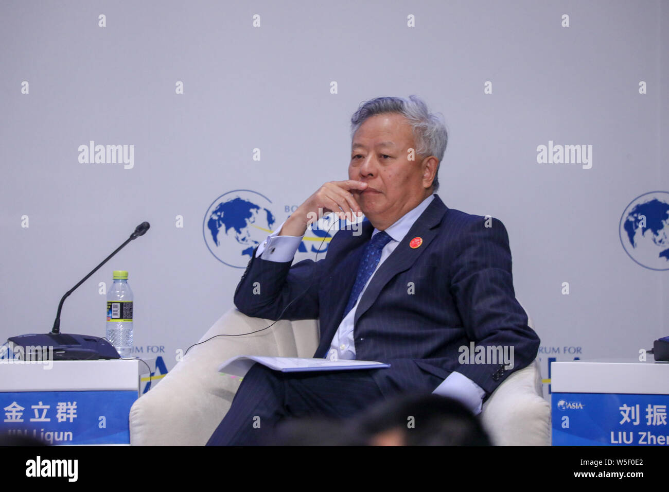 Jin Liqun, presidente di Asian Infrastructure Investment Bank (AIIB), assiste il 'ripensare e riformare la governance globale' sessione durante il Boao Foto Stock