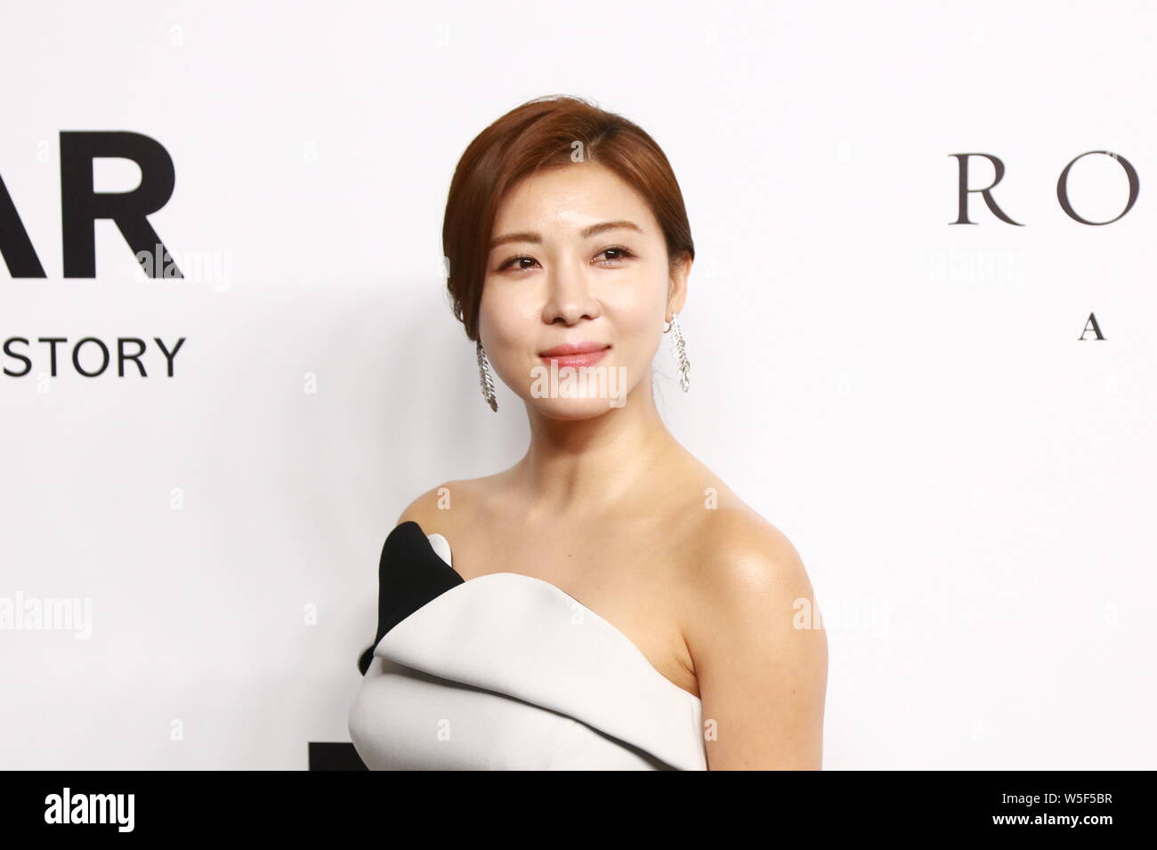 Sud attrice coreana Jeon Hae-rim, meglio noto con il suo nome di fase ha Ji-won, assiste l'amfar evento di gala a Hong Kong, Cina, 25 marzo 2019. Foto Stock