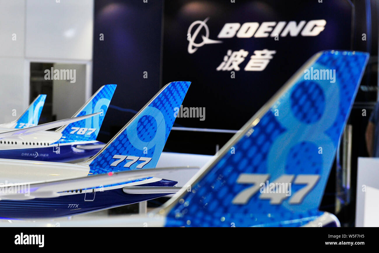 --FILE--Modelli di Boeing di getti di passeggeri sono sul display durante il dodicesimo China International Aviation e salone aerospaziale, noto anche come Airshow di ch Foto Stock
