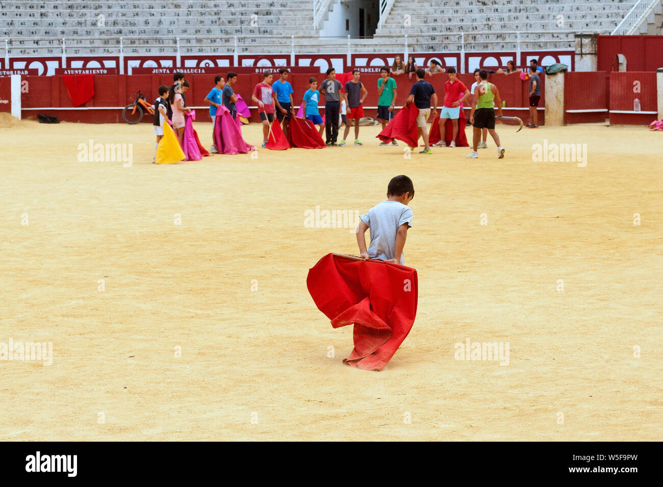 Formazione dei toreri apprendisti nell'arena Plaza de toros de la Malagueta a Malaga, Andalusia, Spagna Foto Stock