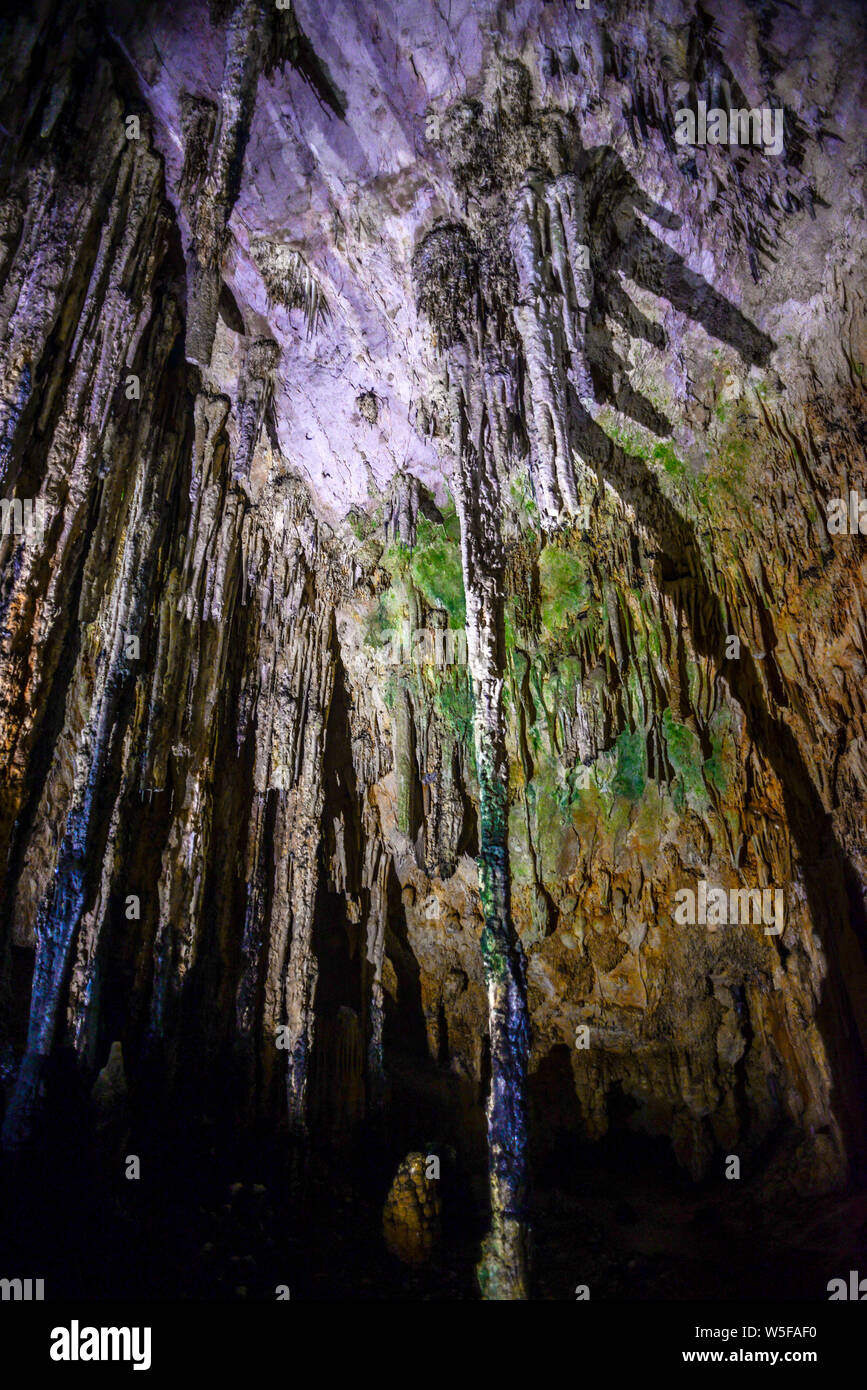 Grotte di Artà (calette d'Artà) nel comune di Capdepera, nel nord-est dell'isola di Mallorca, Spagna Foto Stock