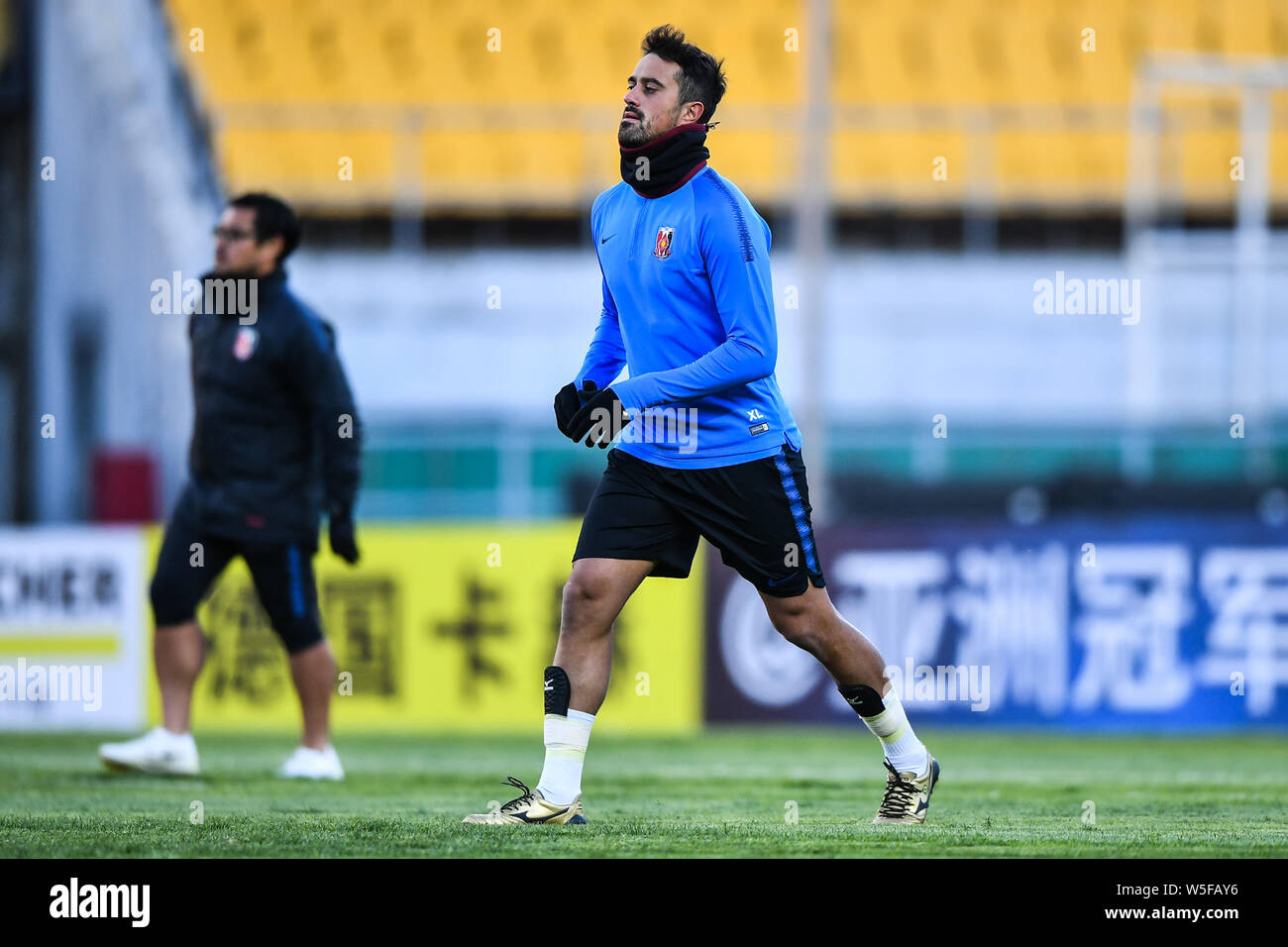 Il calcio brasiliano player Mauricio Antonio del Giappone del Urawa Red  Diamonds F.C. prende parte a una sessione di formazione prima che il gruppo  G match contro la Cina Foto stock -