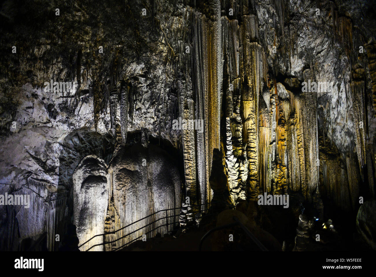 Grotte di Artà (calette d'Artà) nel comune di Capdepera, nel nord-est dell'isola di Mallorca, Spagna Foto Stock