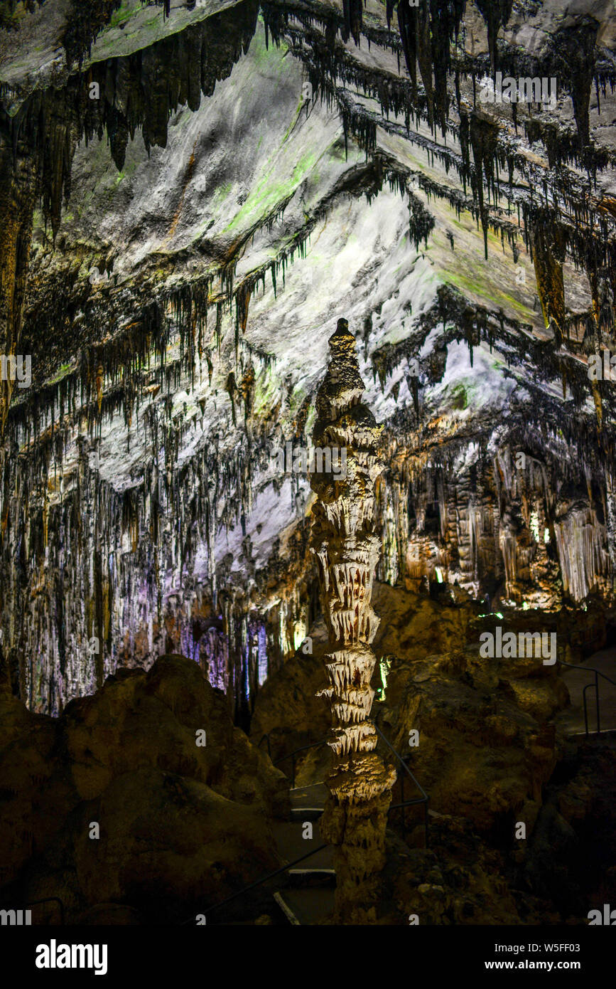 Grotte di Artà (calette d'Artà) nel comune di Capdepera, nel nord-est dell'isola di Mallorca, Spagna Foto Stock