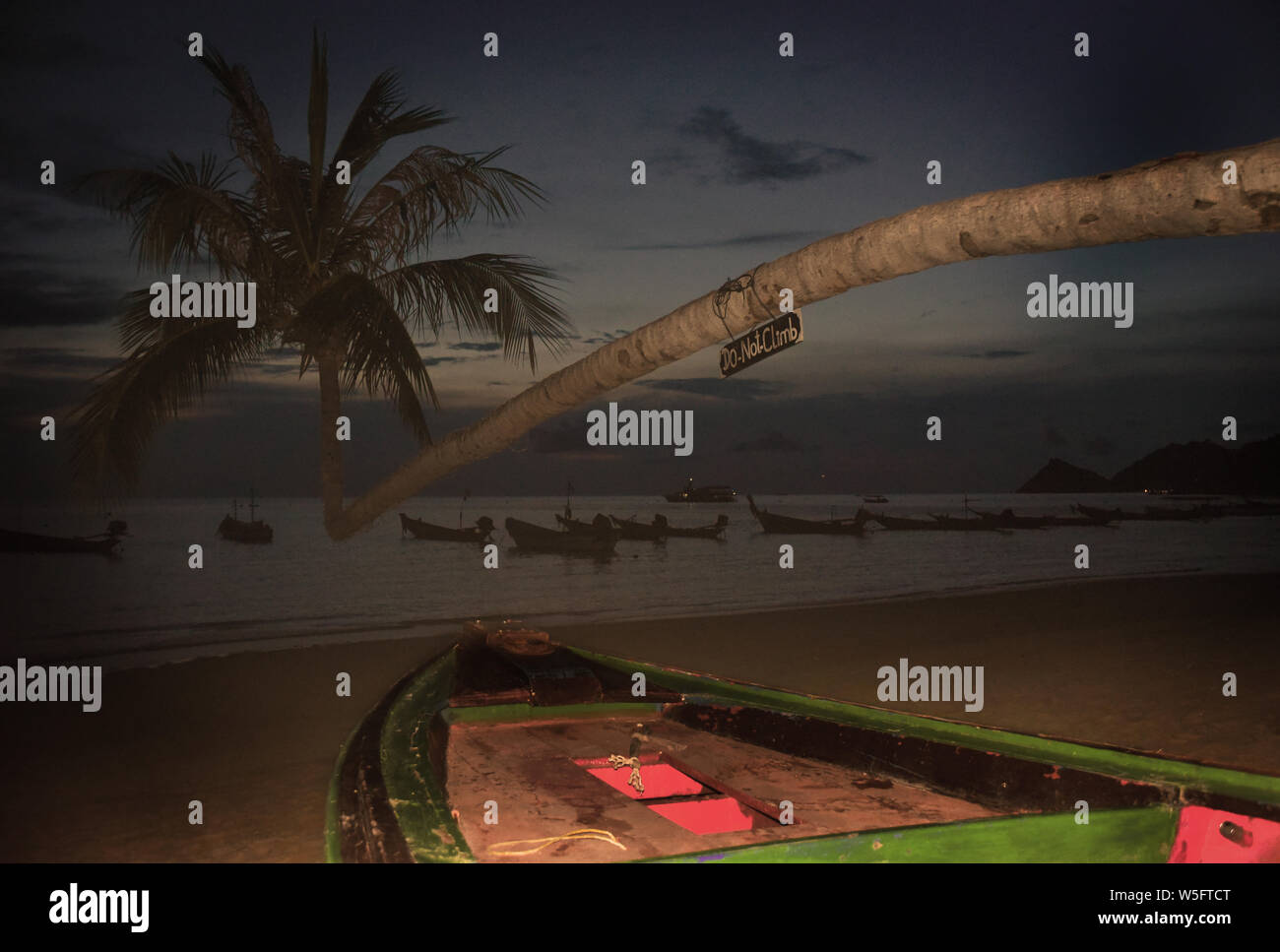 Un night shot preso poco dopo il tramonto sulla spiaggia di Sairee, Koh Tao Island, Thailandia Foto Stock