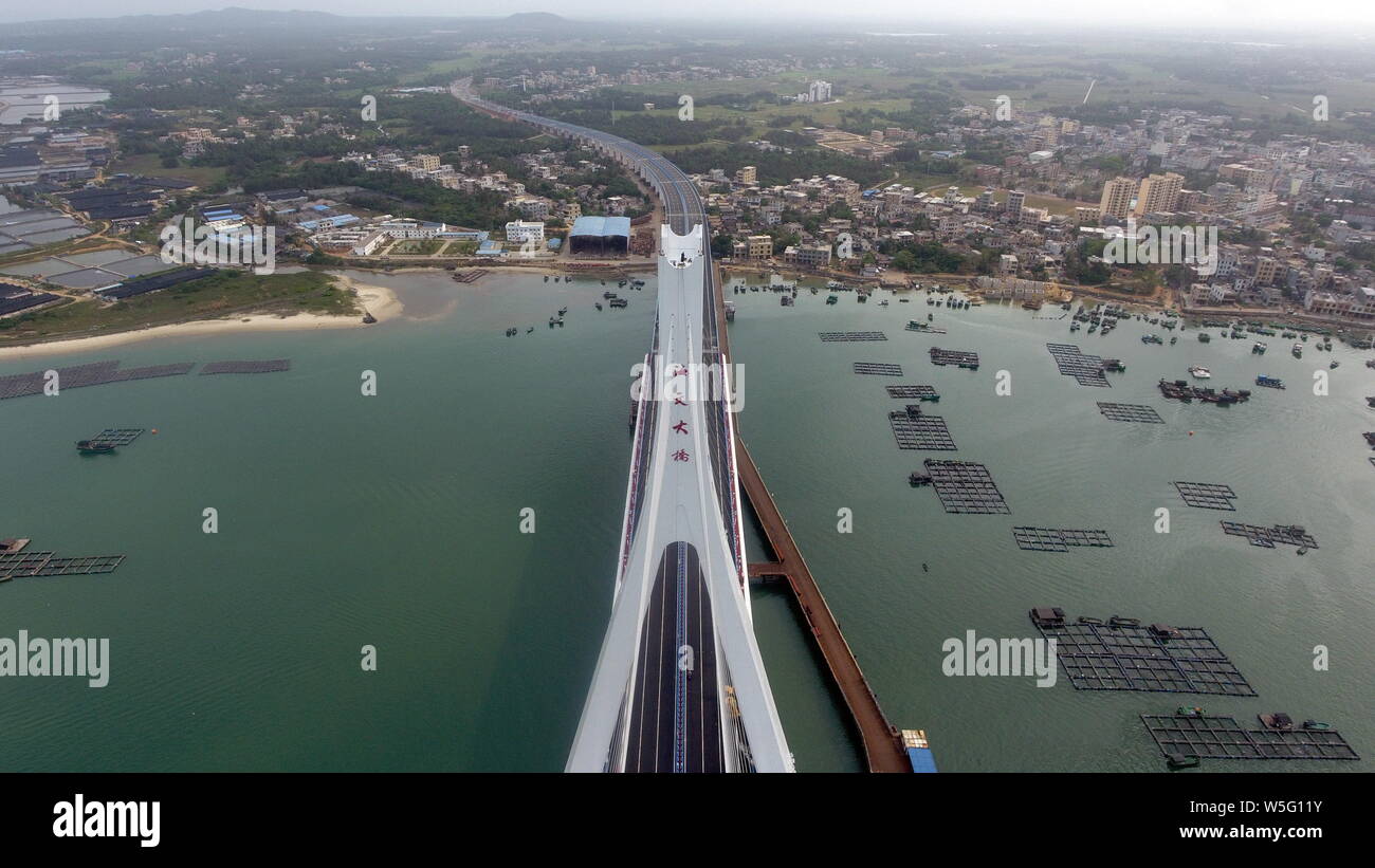 Il ponte Haiwen, Cina il primo cross-sea Bridge crossing guasti attivi e il terremoto più resistente, bridge è impostato su aperto al traffico in Haikou Foto Stock