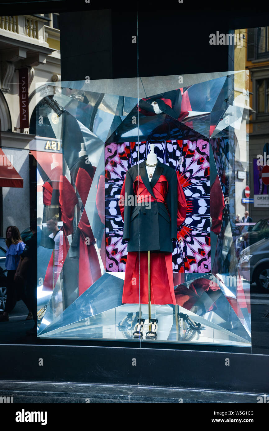 Milano, Italia - 21 Settembre 2018: Alexander McQueen store a Milano. Montenapoleone area. La settimana della moda di Alexander McQueen shopping. Foto Stock