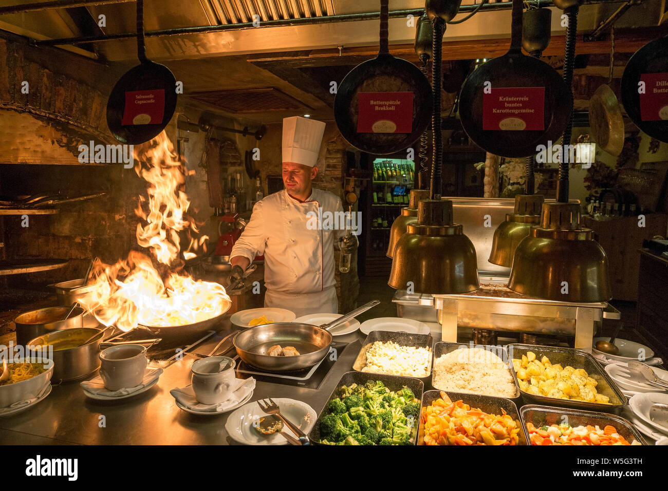 Austria, dell'UNESCO Riserva della Biosfera di Salzburg Lungau, Romantik Hotel Wastlwirt, chef Foto Stock