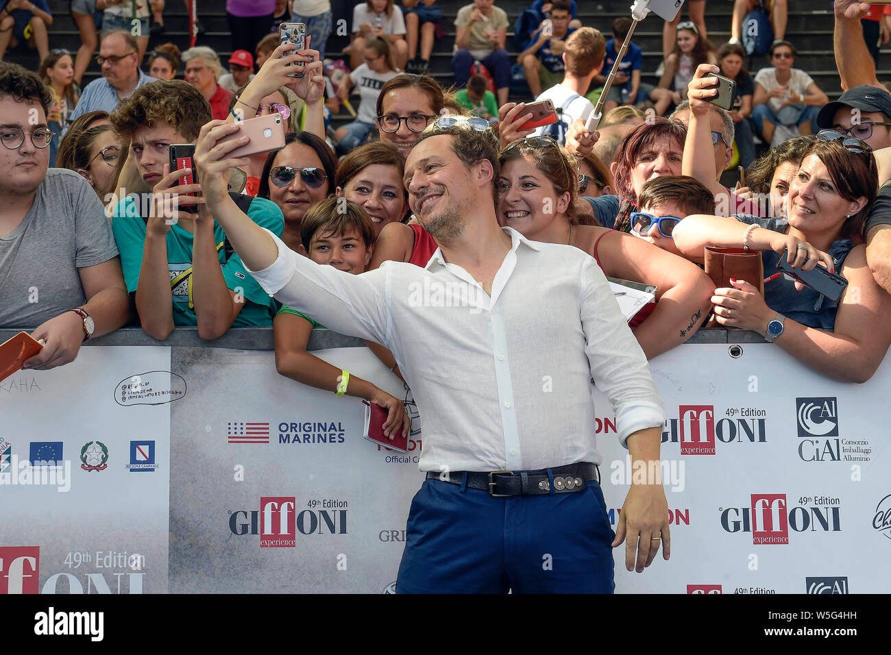 L'Italia, Giffoni Valle Piana, 24 Luglio 2019 : Stefano Accorsi riceve l'esperienza Giffoni Award al Giffoni Film Festival Foto © Fabio Mazzarel Foto Stock
