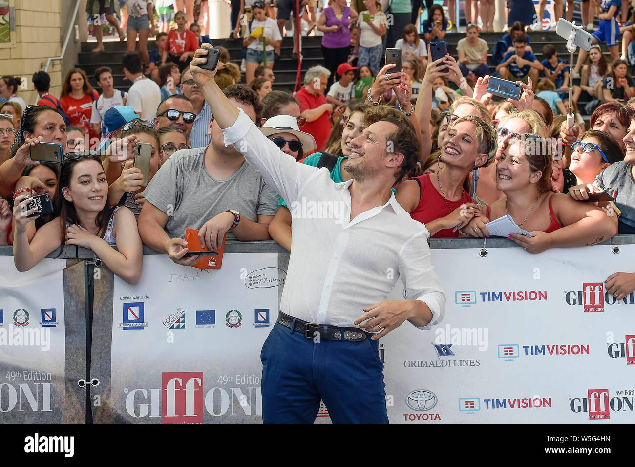 L'Italia, Giffoni Valle Piana, 24 Luglio 2019 : Stefano Accorsi riceve l'esperienza Giffoni Award al Giffoni Film Festival Foto © Fabio Mazzarel Foto Stock