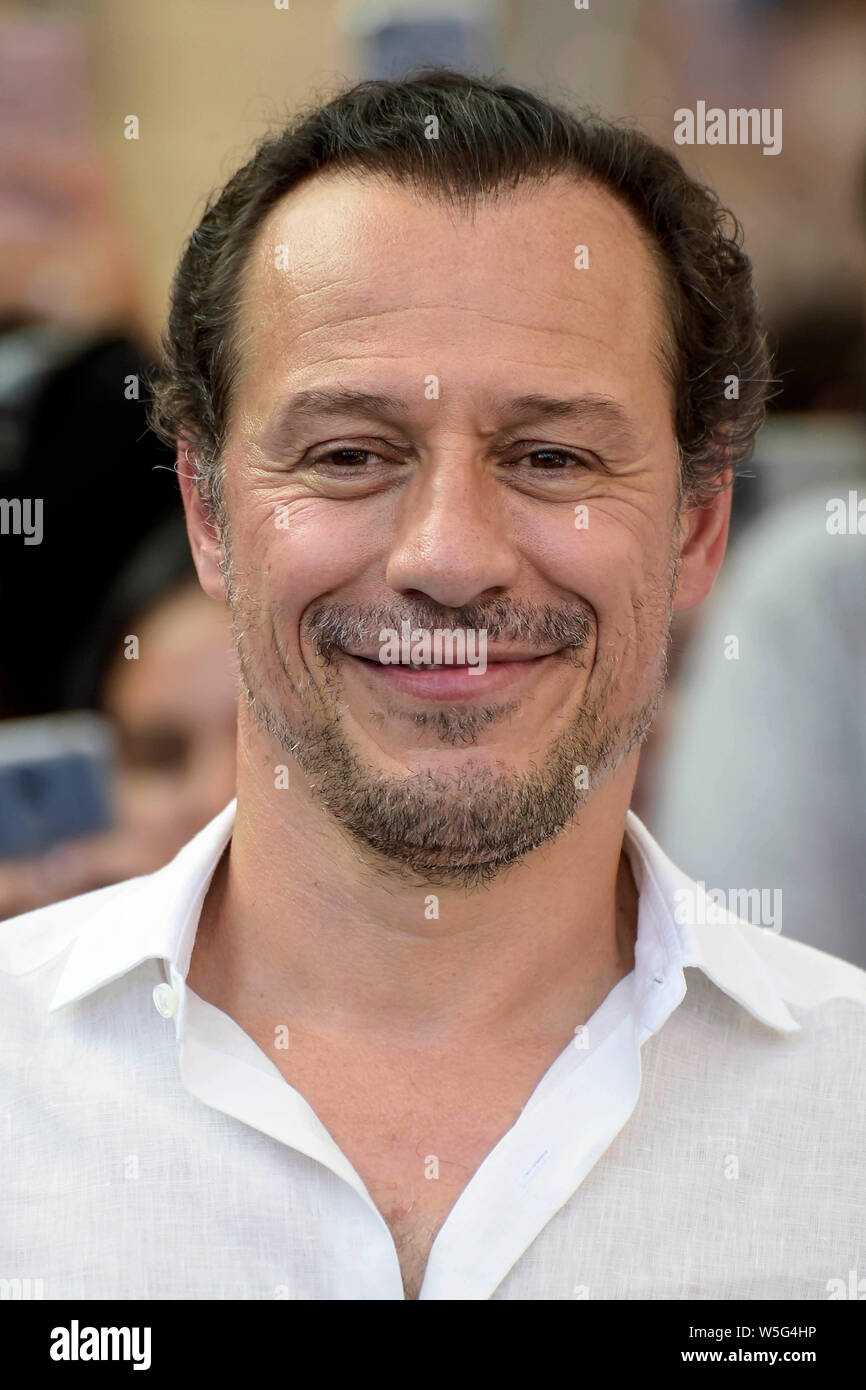 L'Italia, Giffoni Valle Piana, 24 Luglio 2019 : Stefano Accorsi riceve l'esperienza Giffoni Award al Giffoni Film Festival Foto © Fabio Mazzarel Foto Stock