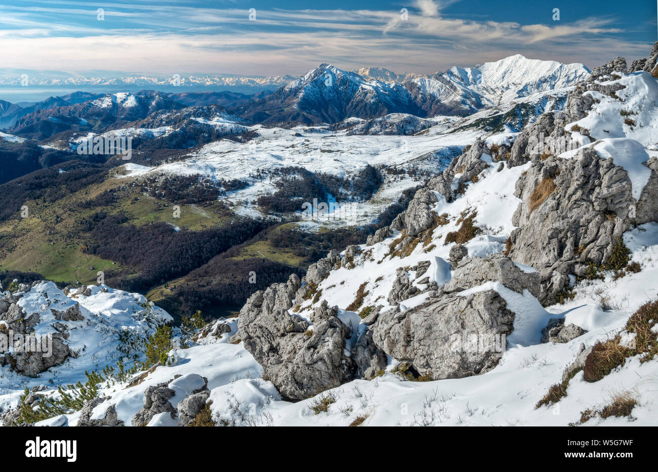 L'Italia, Lombardia, Alpi Orobie Parco Regionale, Grigna Settentrionale(2.410 m), il massiccio della Grigna Meridionale(m 2177) da Mt. Pendenza Venturosa Foto Stock