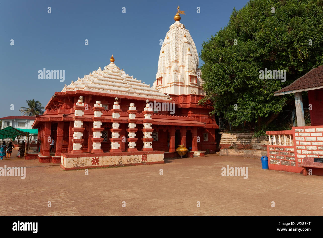 Ganesha tempio a Ganapatipule beach, Ratnagiri, Maharashtra, India. Foto Stock