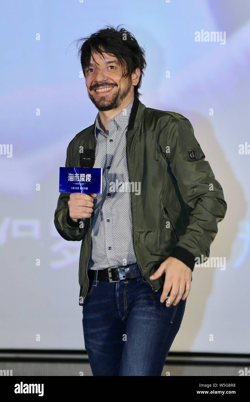 Lo spagnolo sceneggiatore e regista Oriol Paulo assiste la premiere evento per il nuovo film 'Mirage' a Pechino in Cina, 24 marzo 2019. Foto Stock