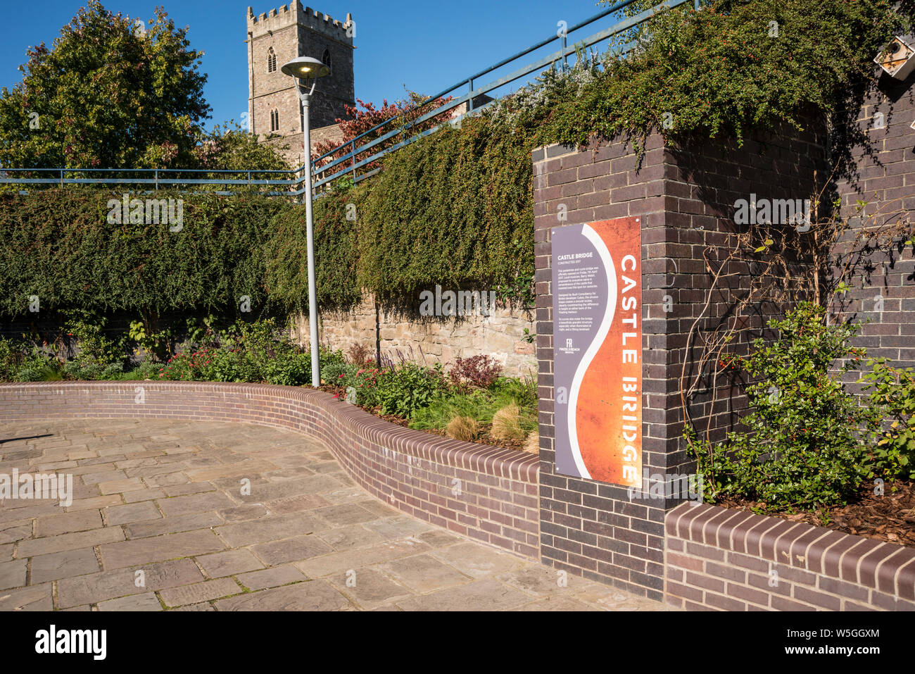 Ponte del castello (costruito nel 2017) su Floating Harbour collegando il Broadmead e Tempio aree, Bristol, Regno Unito Foto Stock