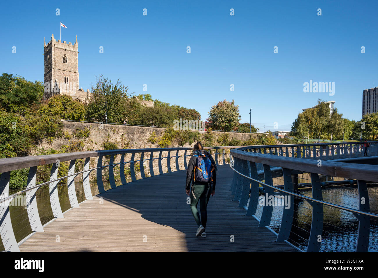 Ponte del castello (costruito nel 2017) su Floating Harbour collegando il Broadmead e Tempio aree, Bristol, Regno Unito Foto Stock