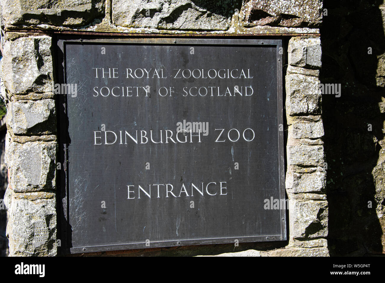 Segno di ingresso al di fuori lo Zoo di Edimburgo Foto Stock