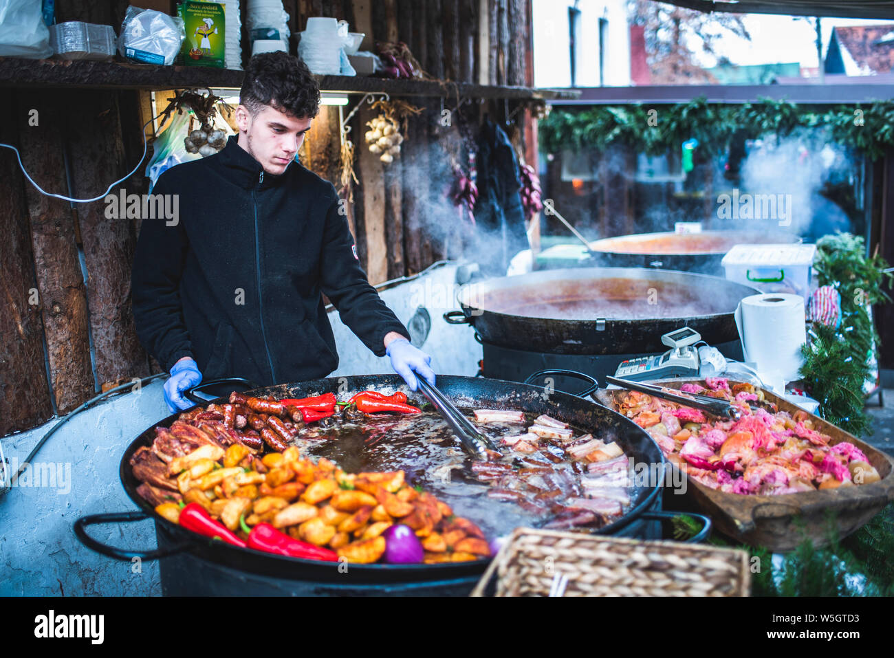 Tradizionale rumena cibo nel mercato di crusca, Transilvania, Romania, Europa Foto Stock