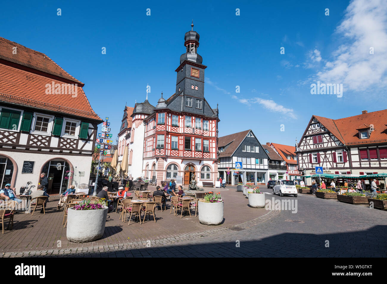 La piazza del mercato con il municipio della città vecchia di Lorsch, Hesse, Germania, Europa Foto Stock
