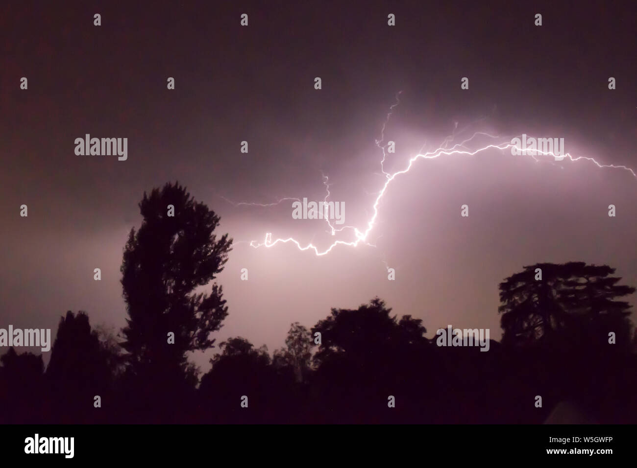 Fulmine, CC Lightning, cloud-to-cloud Lightning, intra cloud Lightning, intercloud Lightning, IC Lightning, dark, night, Sussex, UK, Foto Stock