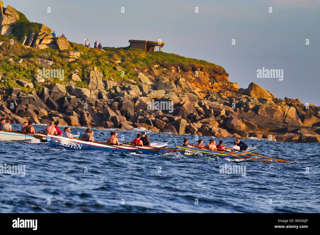 La polvere carrello trofeo, isole Scilly - Venerdì uomini Gig pilota Boat Race Foto Stock