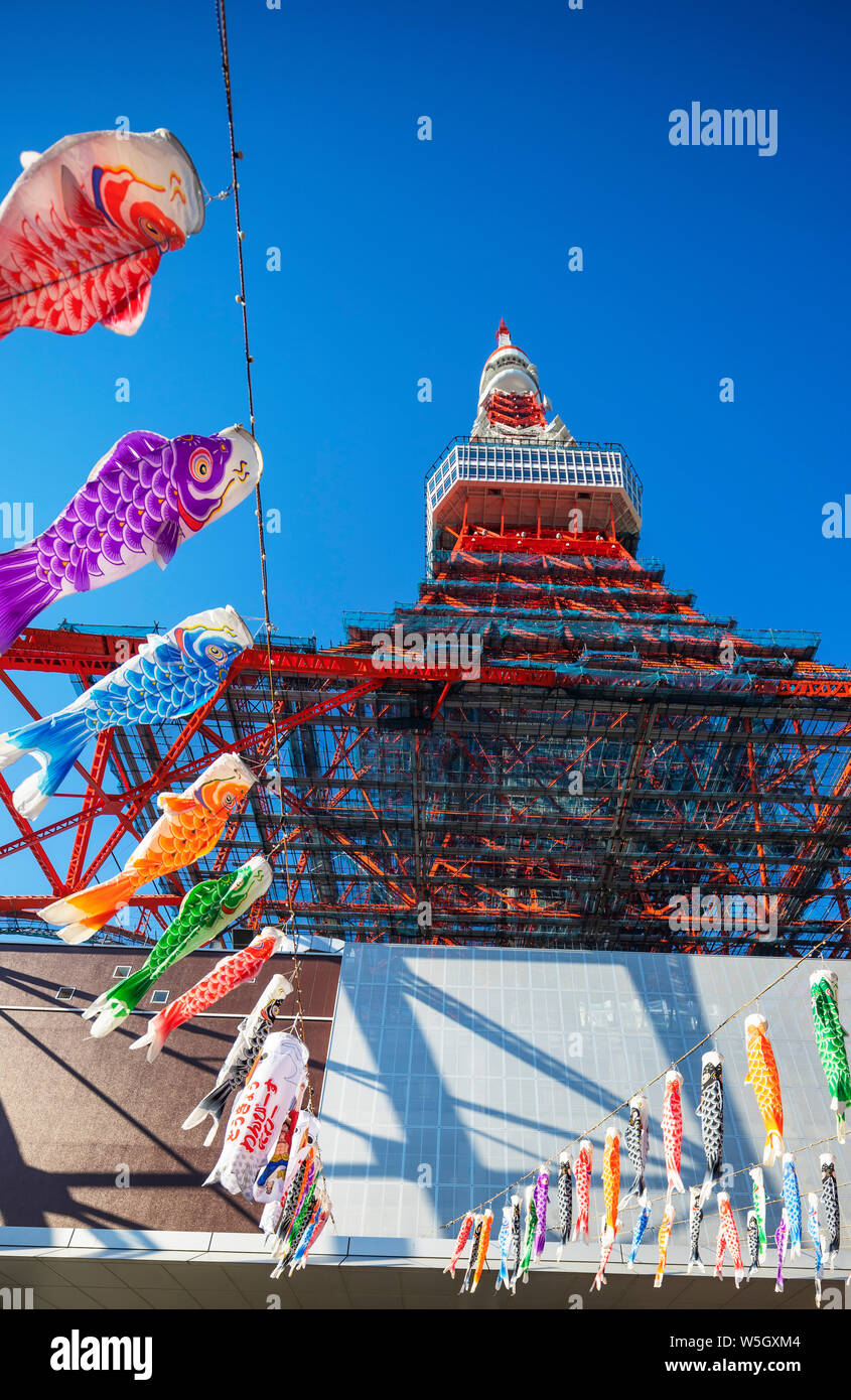 Koi nobori aquiloni, la Torre di Tokyo, Roppongi, Tokyo, Giappone, Asia Foto Stock