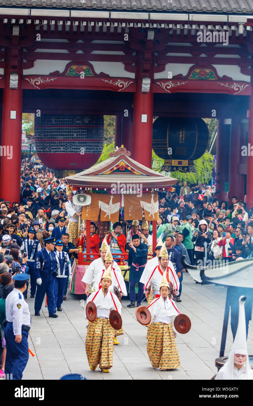 Asia, Giappone, Tokyo, Asakusa, il tempio di Sensoji, Hakucho White Swan festival Foto Stock