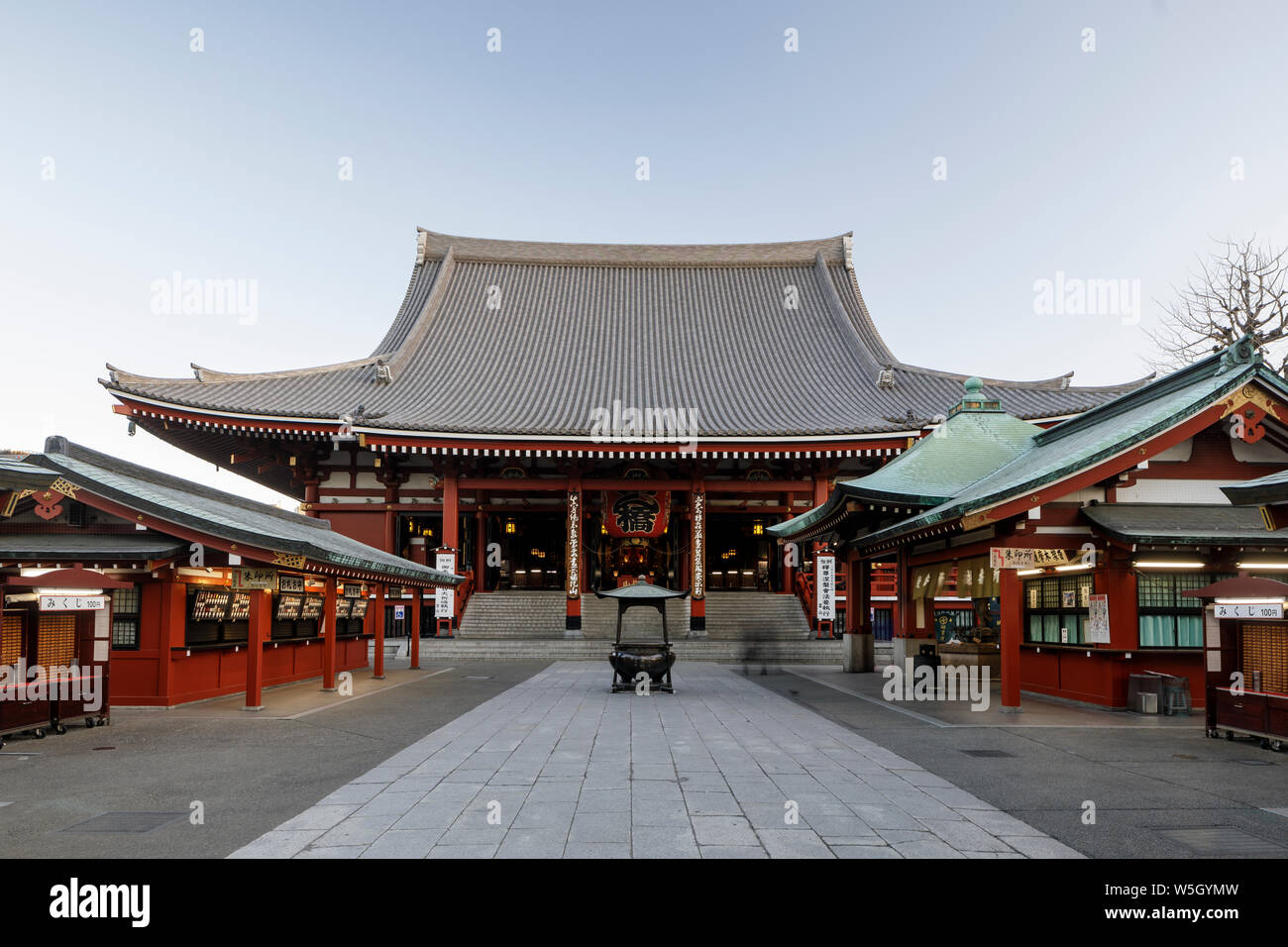 Il Tempio di Senso-ji, un antico tempio buddista nel quartiere di Asakusa, Tokyo, Giappone, Asia Foto Stock
