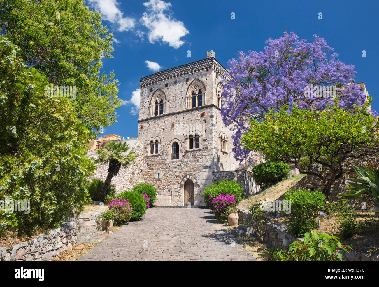 Il XIII secolo il palazzo dei Duchi di Santo Stefano (Palazzo dei Duchi di Santo Stefano), Taormina, Messina, Sicilia, Italia, Mediterraneo, Europa Foto Stock