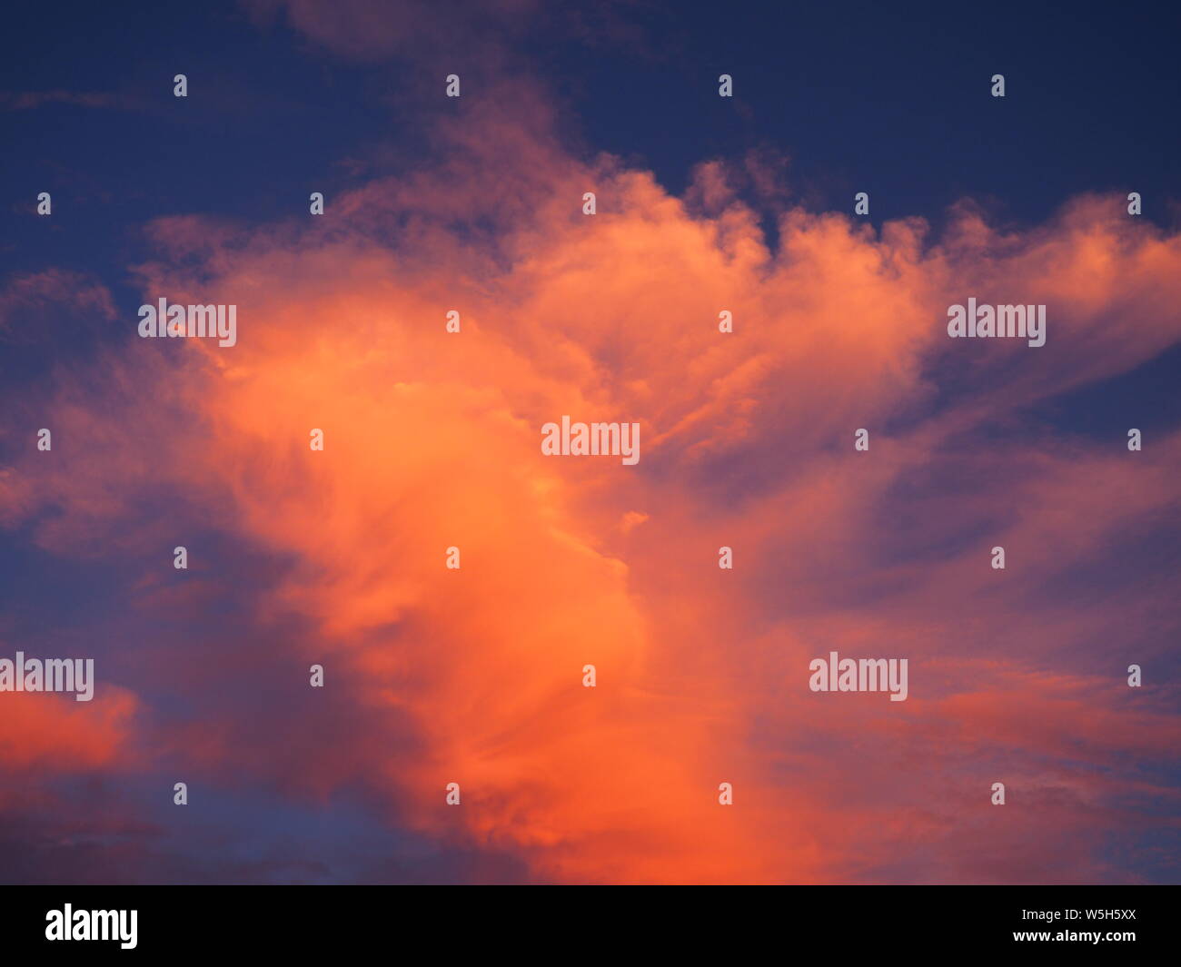 Nuvole al tramonto estate Foto Stock