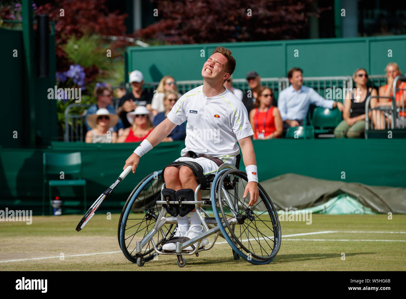 Alfie Hewett di GB in azione durante una sedia a rotelle match di tennis ai campionati , Wimbledon 2019 Foto Stock