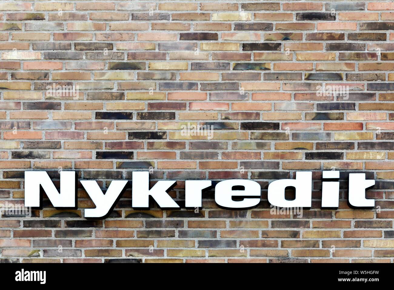 Viby, Danimarca - 11 Giugno 2016: Nykredit segno su una parete. Nuovo credito chiamato Nykredit in danese rappresenta in Danimarca uno dei leader della società di servizi finanziari Foto Stock