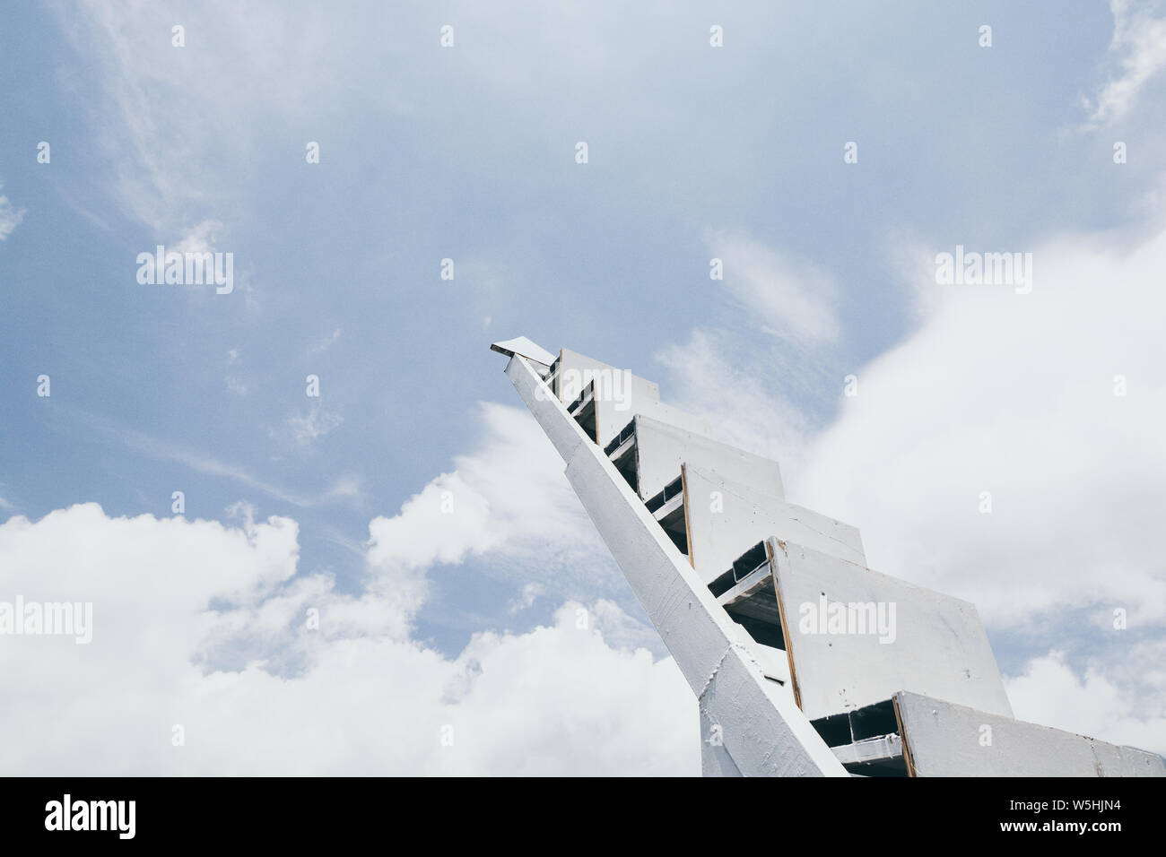 White scale che salgono al cielo. Foto Stock