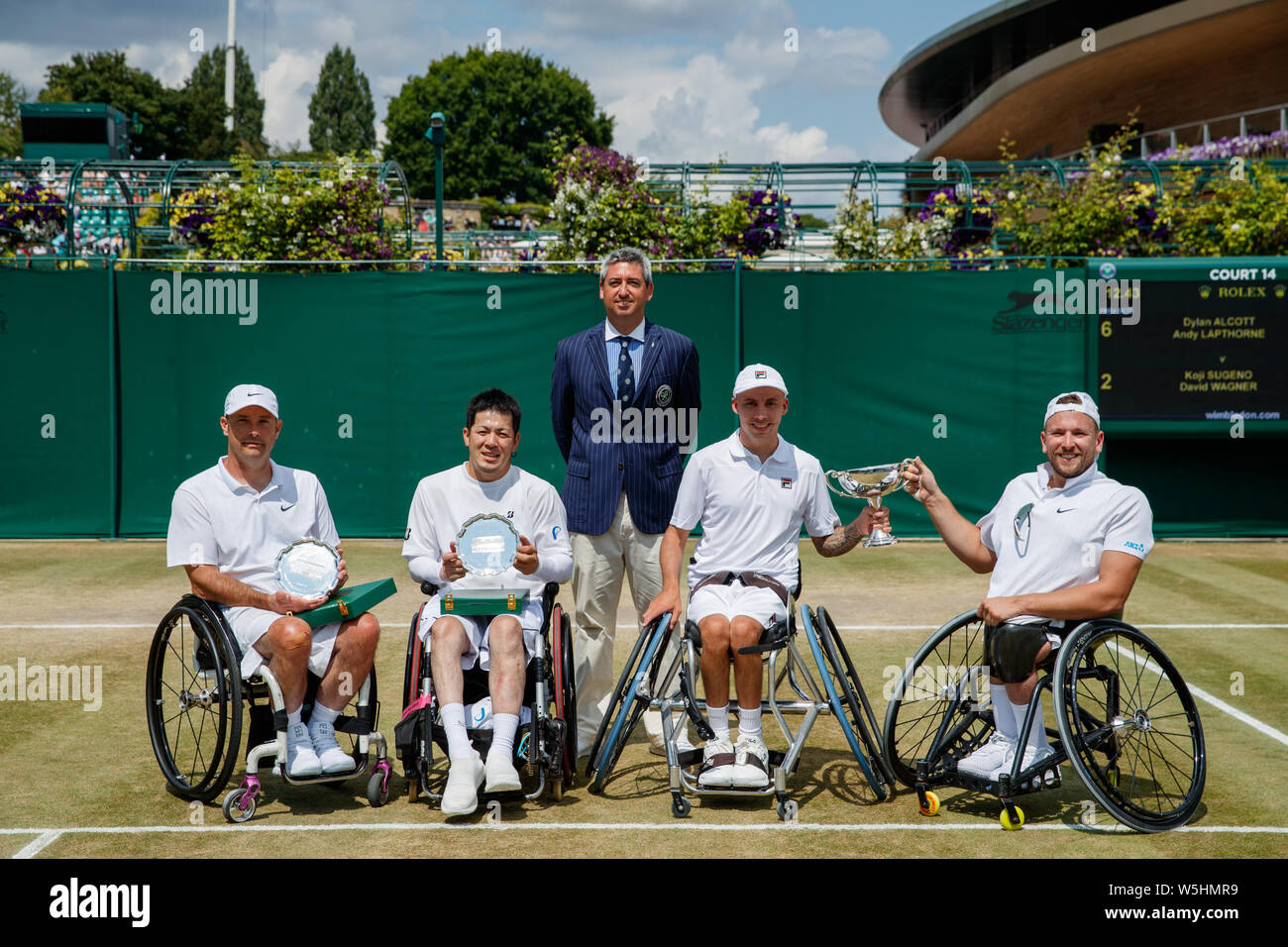 Dylan Alcott (AUS) / Andy Lapthorne (GBR) vs Koji Sugeno (JPN) / David Wagner (USA) trofeo presentazione dopo la finale della sedia a rotelle Quad raddoppia Foto Stock