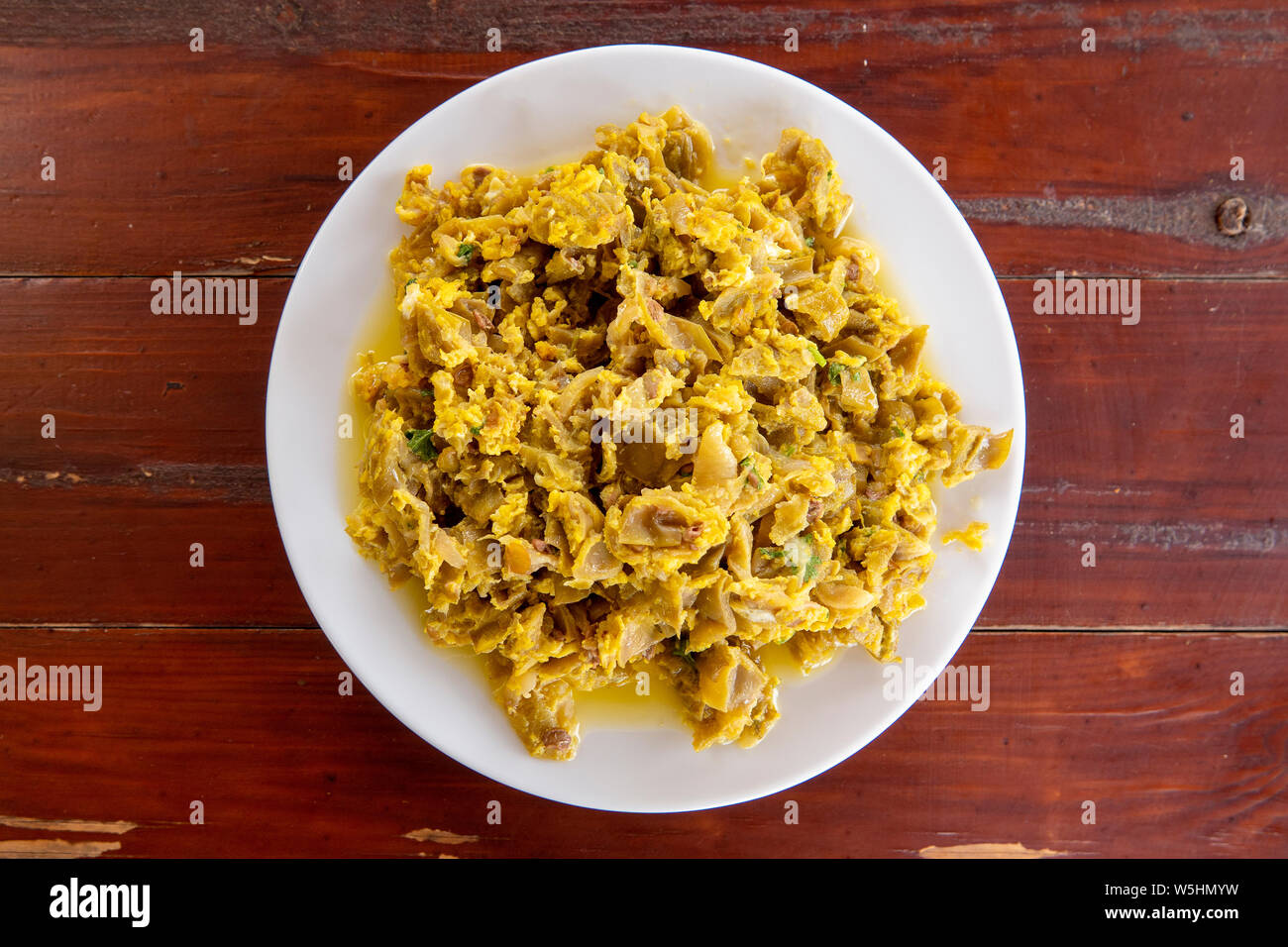 Piastra del Lobya Cigirtmasi, un stile azerbaigiano di uova strapazzate con black eyed pea Foto Stock