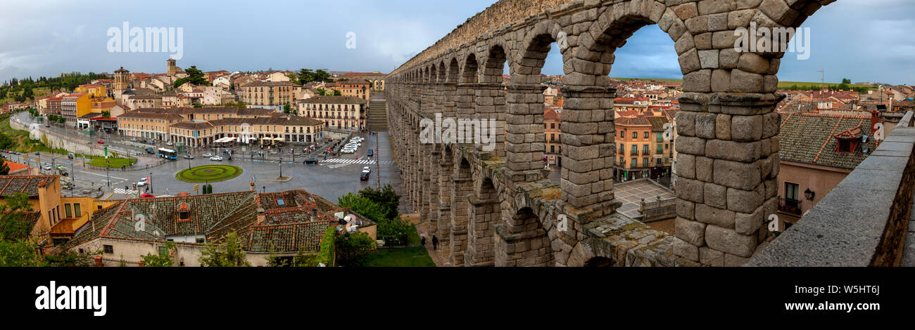 Acquedotto di Segovia, vista panoramica. Castilla y Leon, Spagna Foto Stock