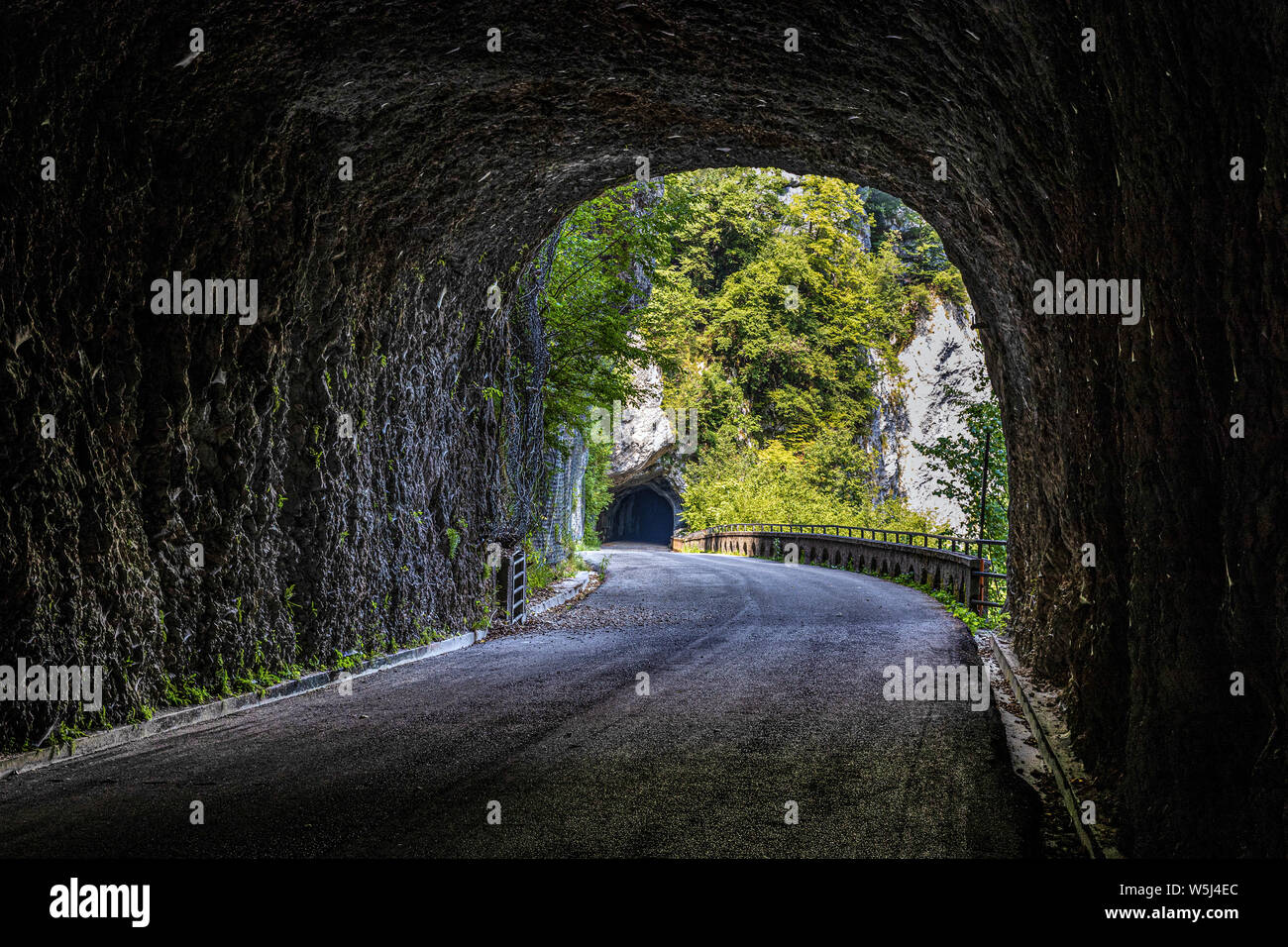 Italia Friuli Val Cellina Barcis - vecchia strada della Valcellina - Parco Naturale delle Dolomiti Friulane Foto Stock