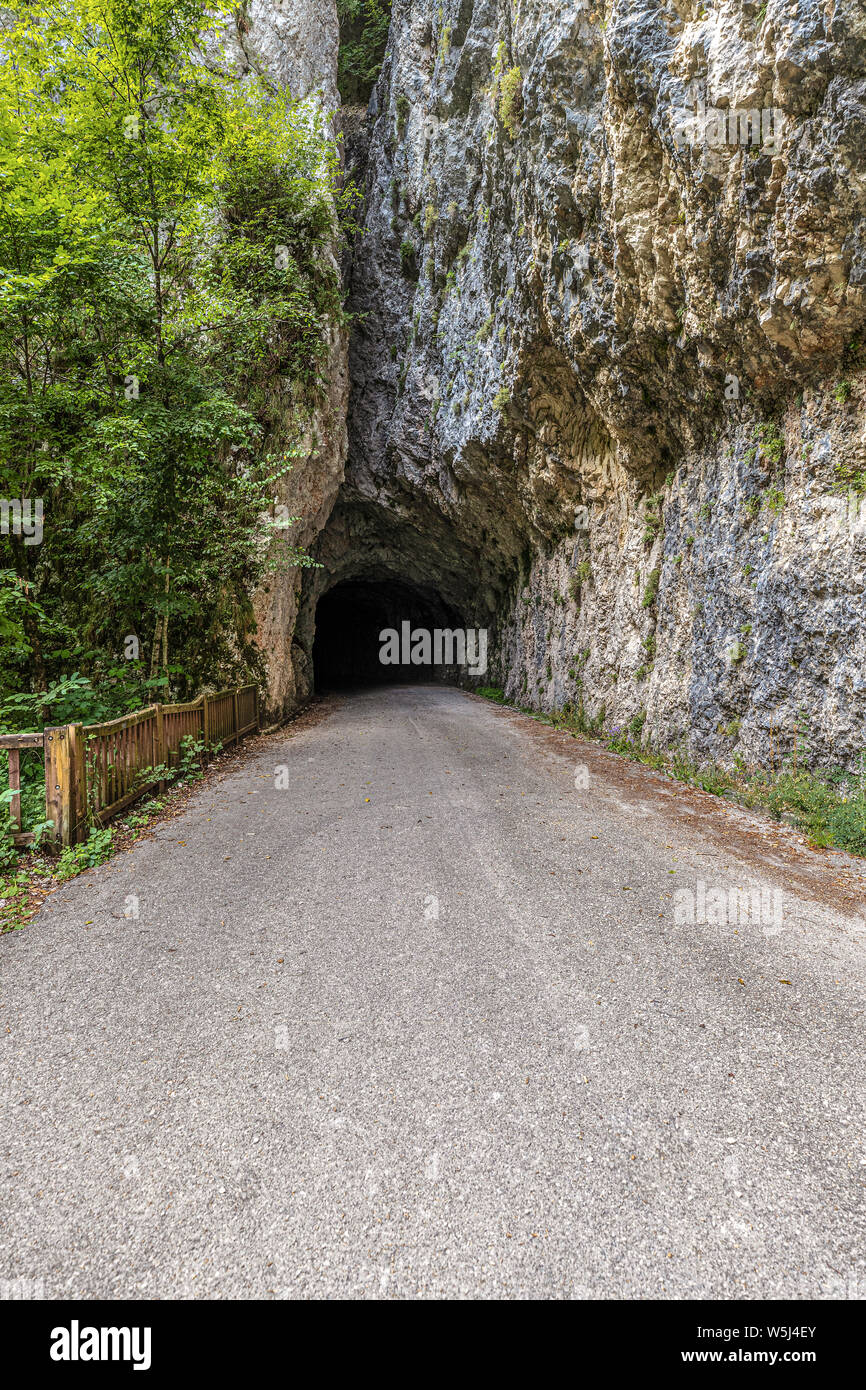 Italia Friuli Val Cellina Barcis - vecchia strada della Valcellina - Parco Naturale delle Dolomiti Friulane Foto Stock