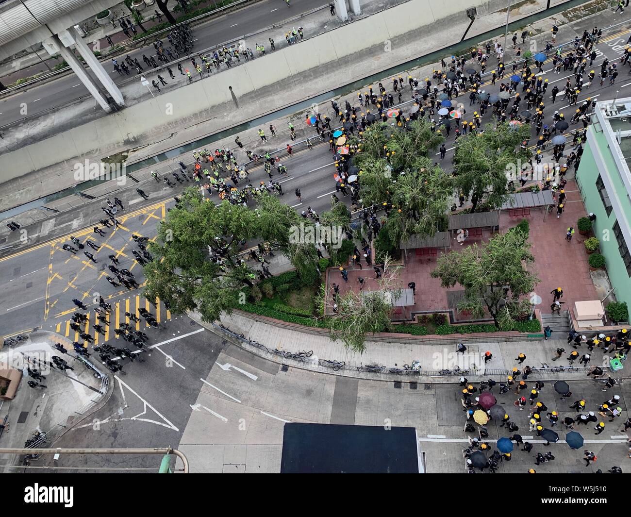 Yuen Long/Hong Kong- Luglio 27 2019: Villaggio dai manifestanti. I gangster attaccano la gente il 21 luglio, cittadino arrabbiato protesta a yuen a lungo contro Foto Stock