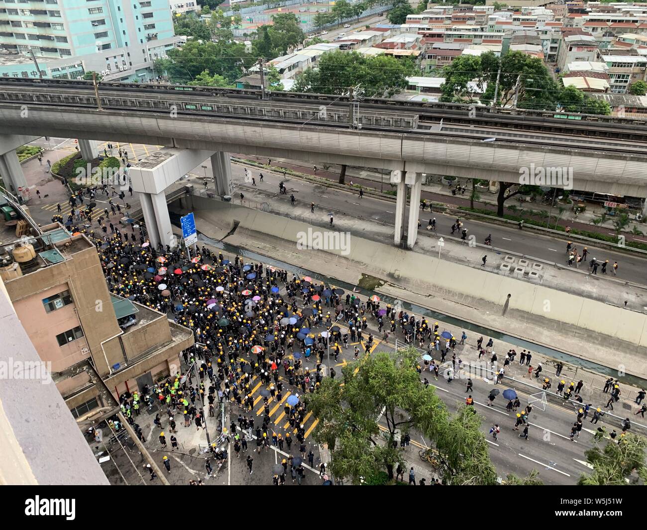 Yuen Long/Hong Kong- Luglio 27 2019: Villaggio dai manifestanti. I gangster attaccano la gente il 21 luglio, cittadino arrabbiato protesta a yuen a lungo contro Foto Stock