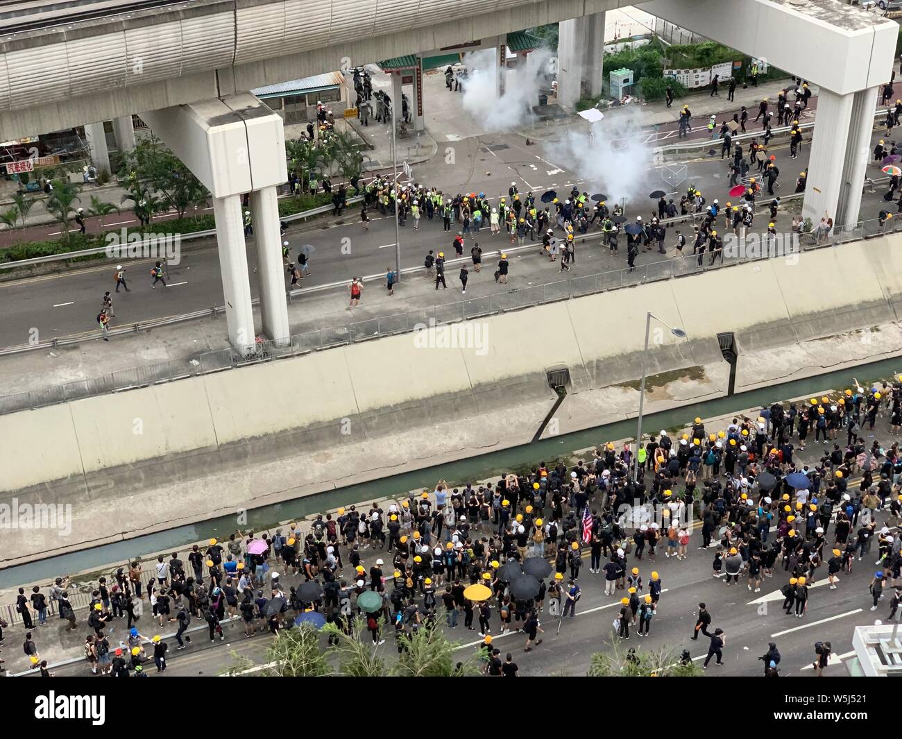 Yuen Long/Hong Kong- Luglio 27 2019: Villaggio dai manifestanti. I gangster attaccano la gente il 21 luglio, cittadino arrabbiato protesta a yuen a lungo contro Foto Stock
