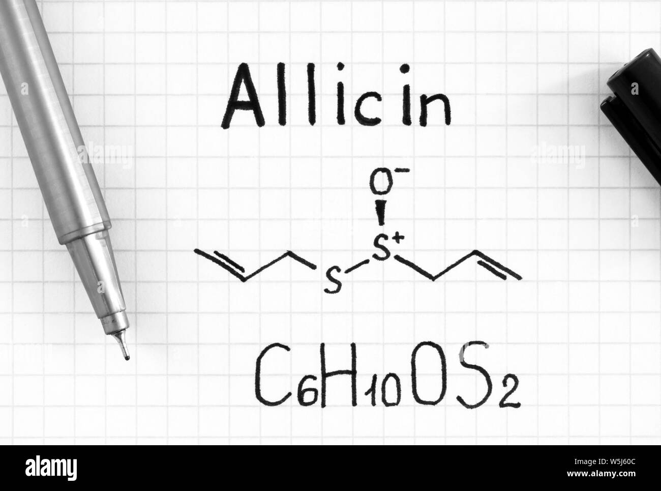 La grafia formula chimica di Allicin con la penna nera. Close up. Foto Stock