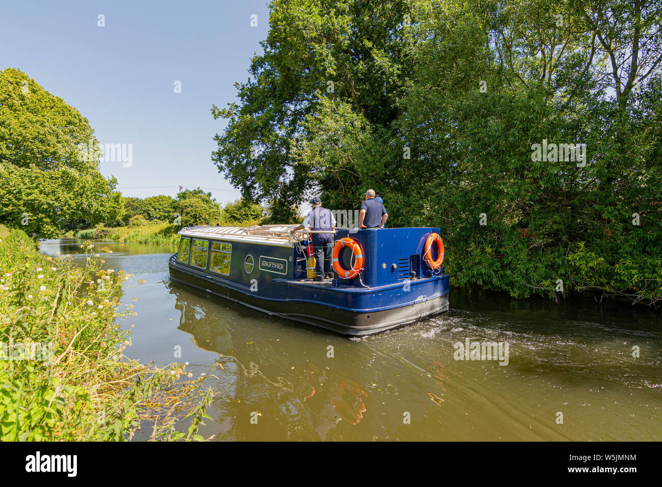 La barca Kingfisher Pleasure sul Chichester Ship Canal, West Sussex, Inghilterra, Regno Unito. Foto Stock