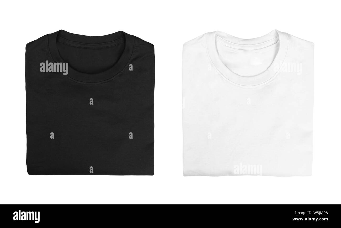 Set di due in bianco e nero ripiegato t-shirts isolati su sfondo bianco Foto Stock